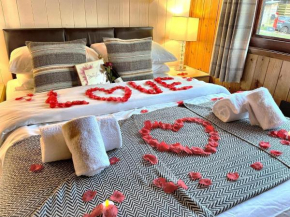 Snowdrop 13-Hot Tub-Woodlandlodges-Carmarthenshire